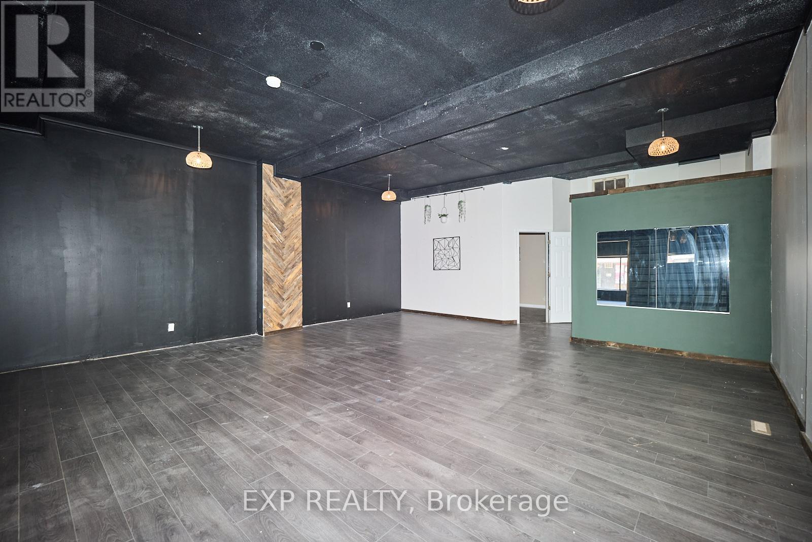 4660 Queen Street, Niagara Falls (Downtown), Ontario  L2E 2L8 - Photo 8 - X12206291