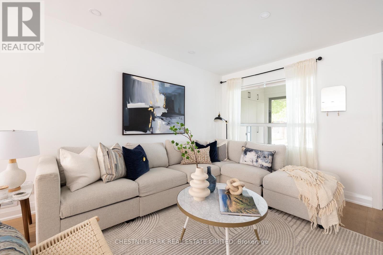 161 Queensdale Avenue, Toronto (Danforth Village-East York), Ontario  M4J 1Y5 - Photo 4 - E12214763