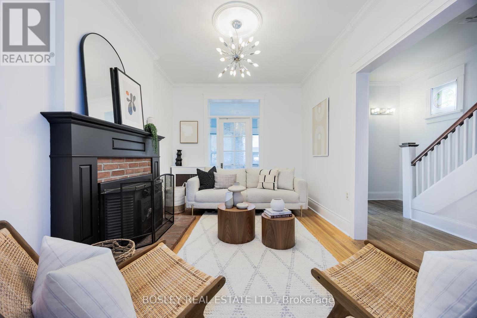 <div class="slider-price">$1,179,900</div><p>185 Courcelette Road, Toronto, Ontario</p>