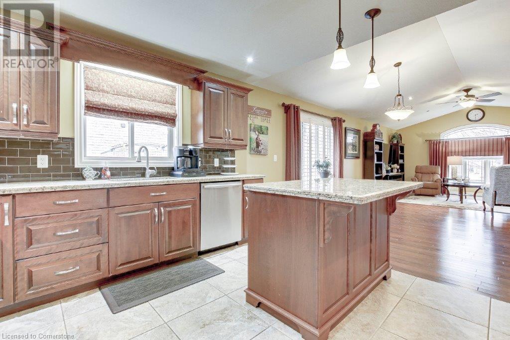 Property at 6 WINTERGREEN Crescent image 5