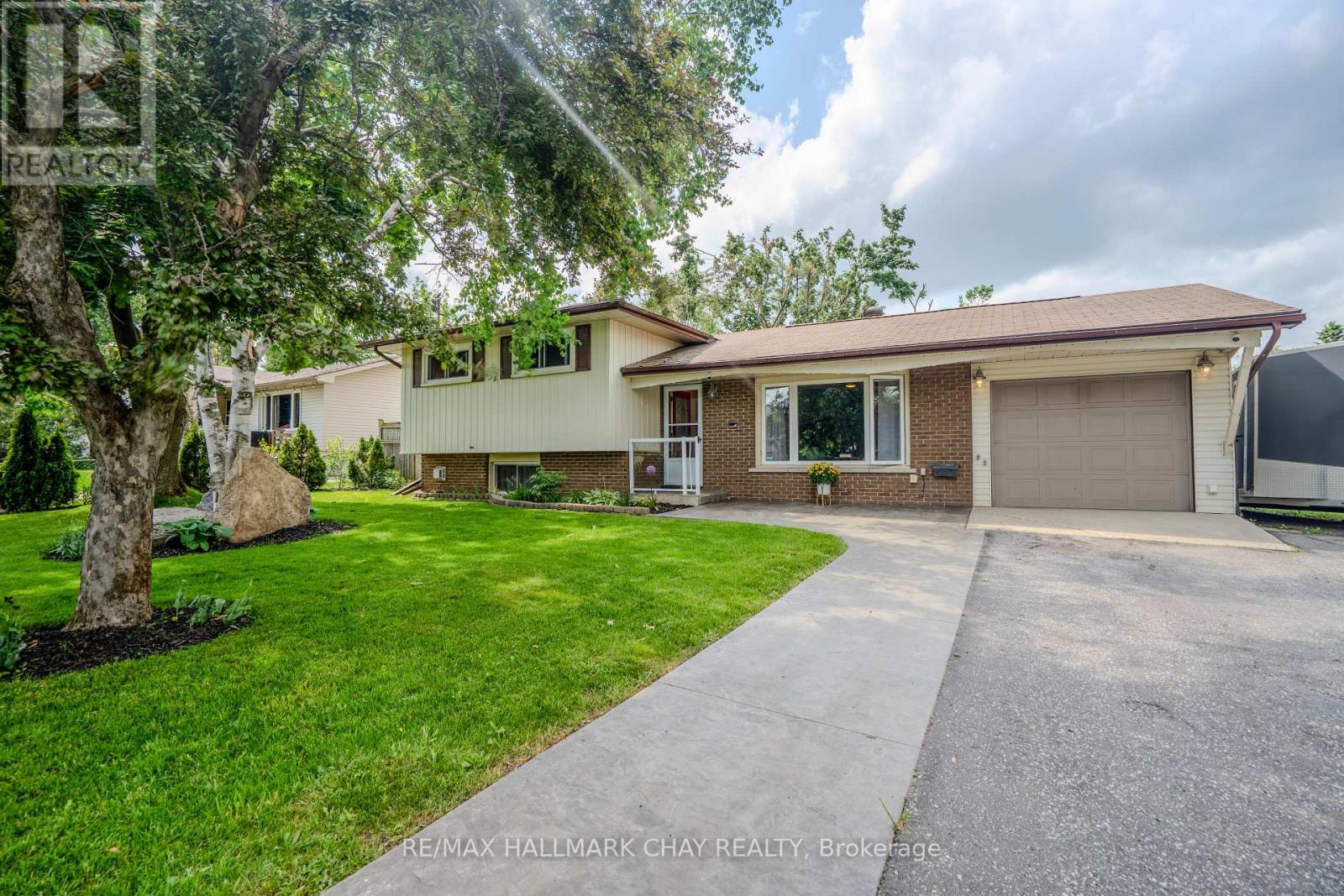 2 WALLIS STREET, Oro-Medonte, Ontario