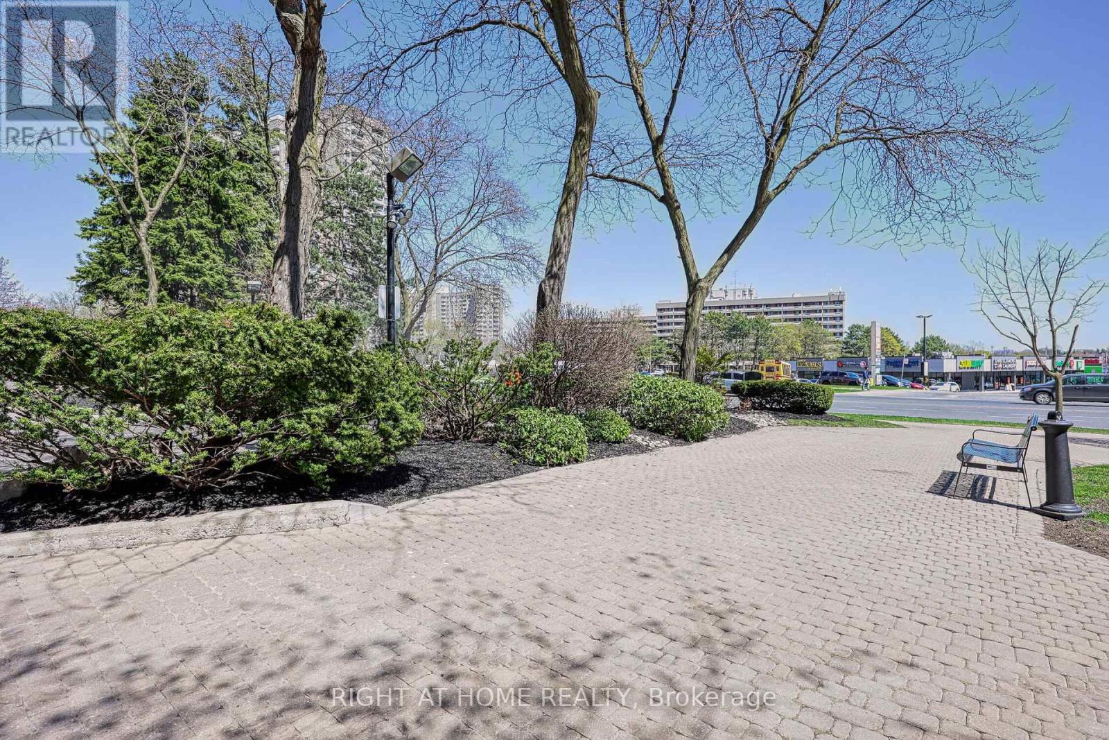 205 - 1580 Mississauga Valley, Mississauga (Mississauga Valleys), Ontario  L5A 3T8 - Photo 4 - W12214723