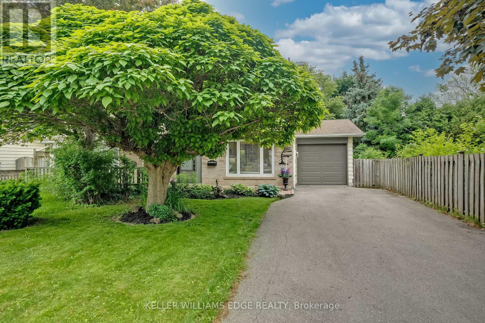 1519 Newlands Crescent, Burlington, Ontario  L7M 1P1 - Photo 2 - W12214727