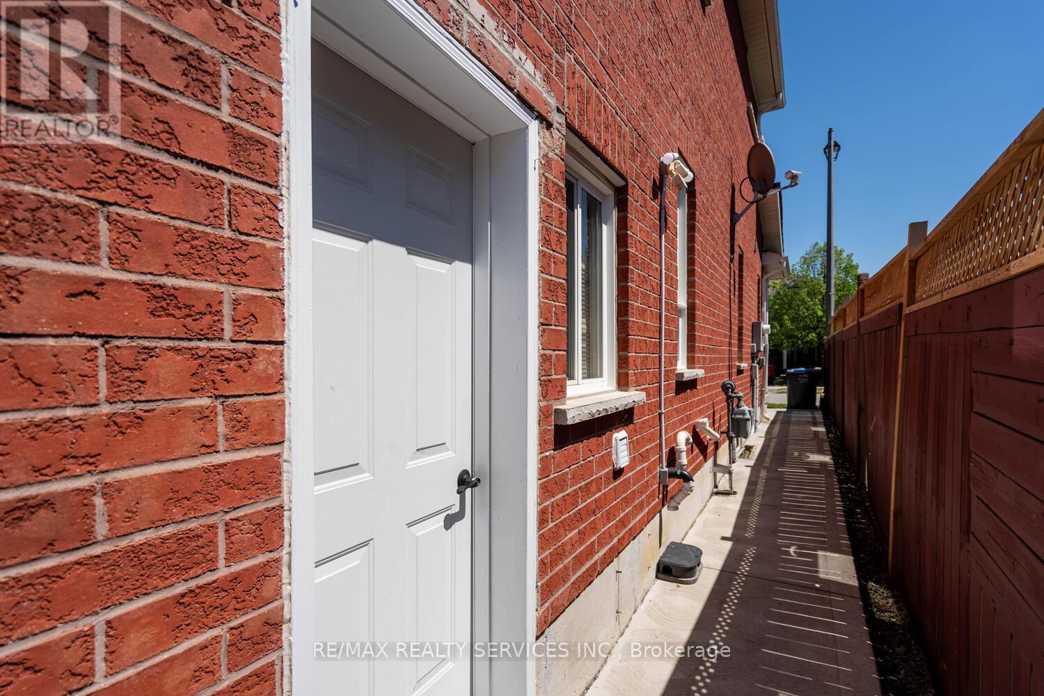 85 Williamson Drive, Brampton (Fletcher's Meadow), Ontario  L7A 3R6 - Photo 41 - W12214756