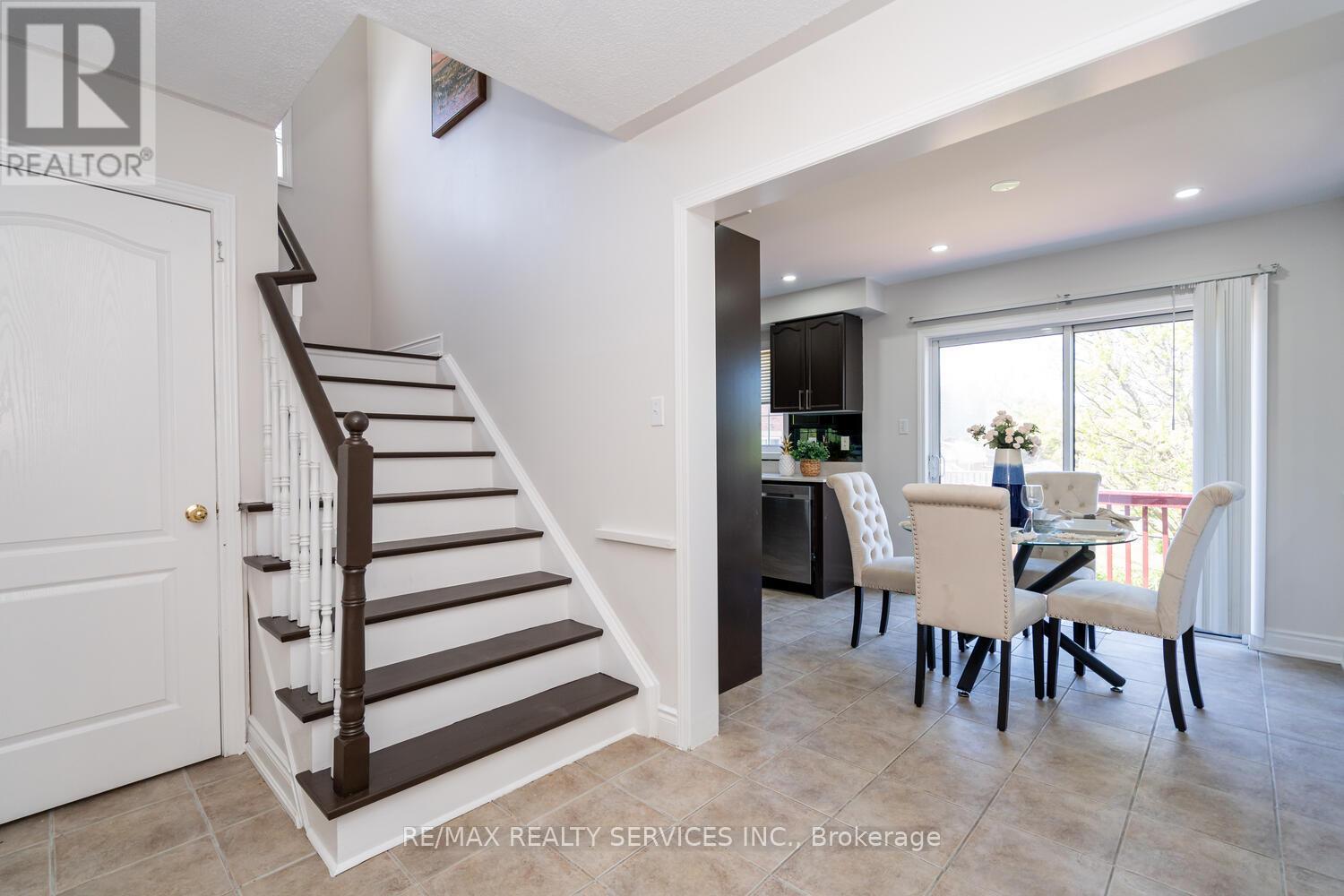 85 Williamson Drive, Brampton (Fletcher's Meadow), Ontario  L7A 3R6 - Photo 9 - W12214756