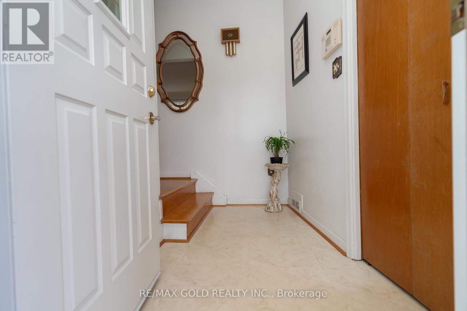 64 Mc Laughlin Road N, Brampton, Ontario  L6X 1Y6 - Photo 5 - W12214770