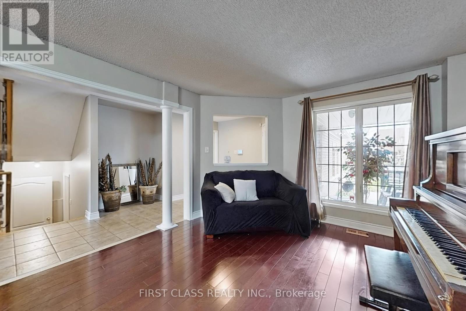 73 Porchlight Road, Brampton, Ontario  L6X 4S1 - Photo 4 - W12214771