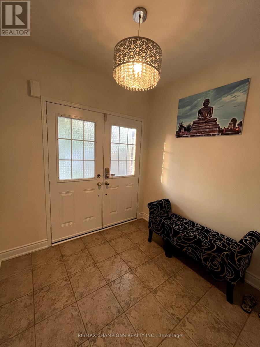 5272 Palmetto Place, Mississauga, Ontario  L5M 0C7 - Photo 5 - W12214774