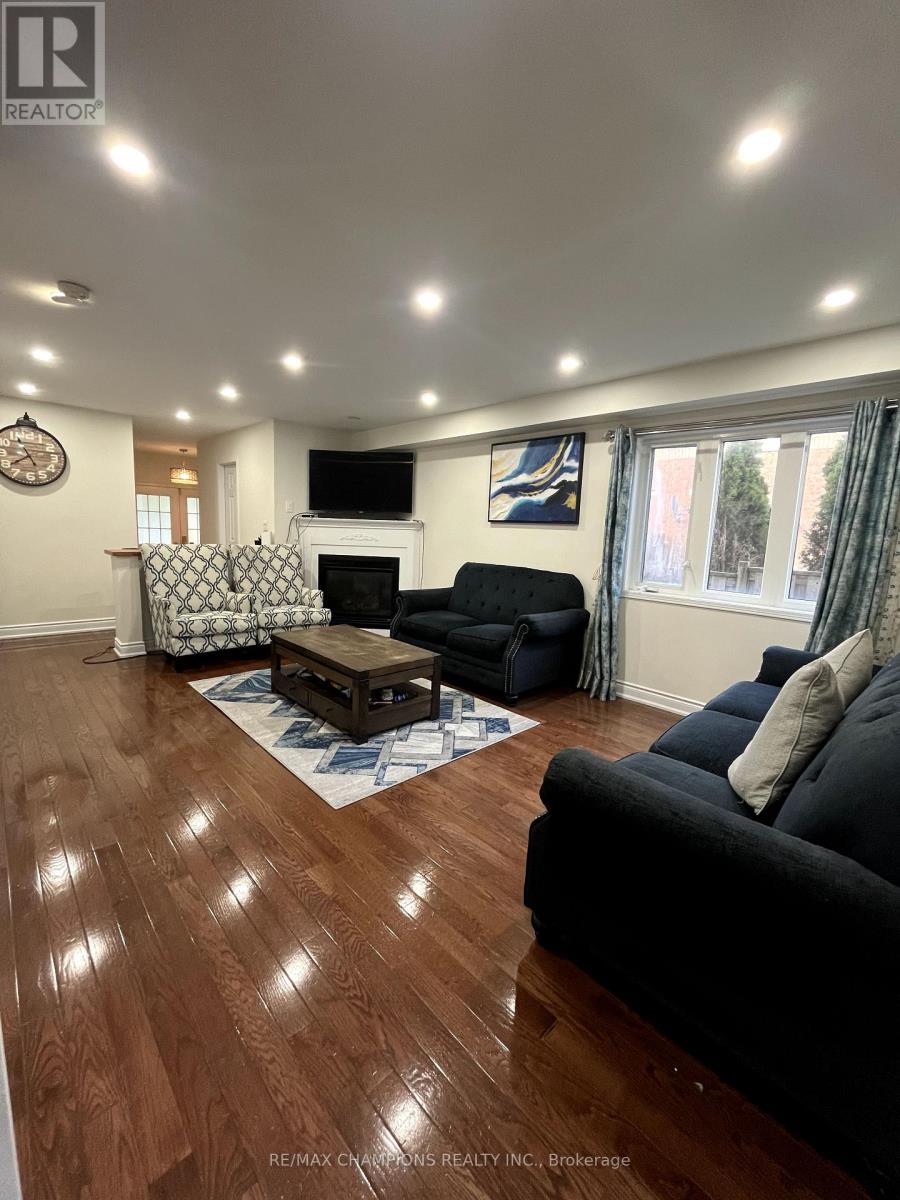 5272 Palmetto Place, Mississauga, Ontario  L5M 0C7 - Photo 8 - W12214774