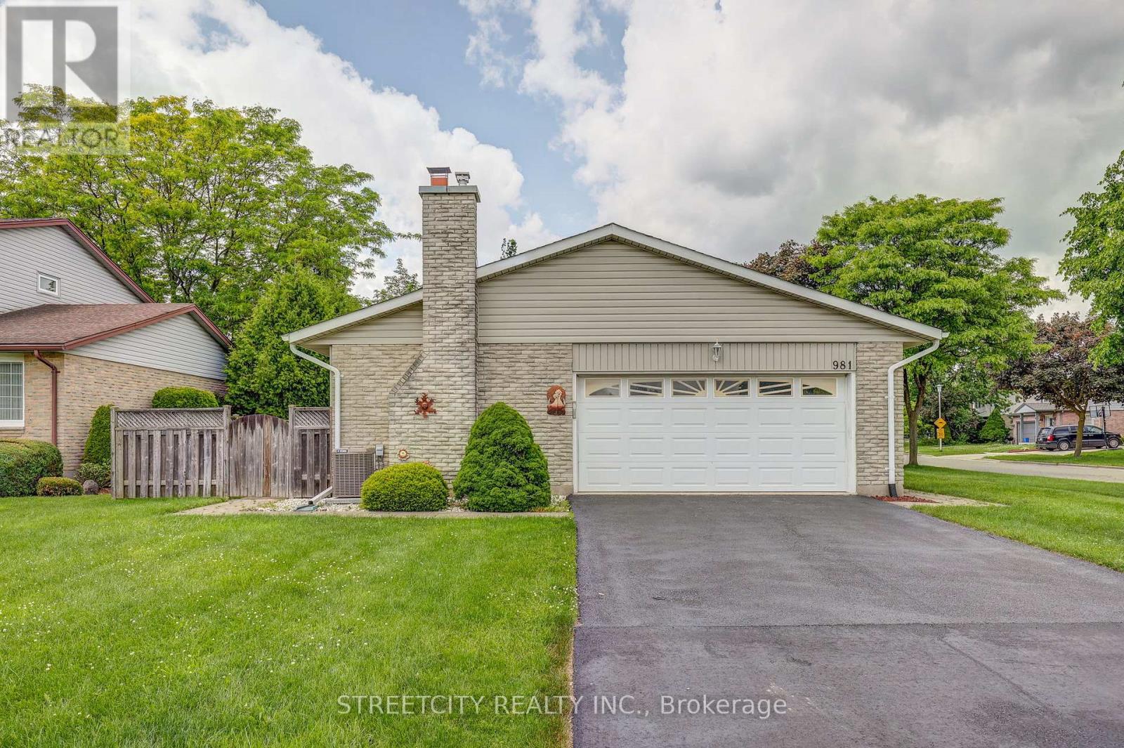 981 Farnham Court, London South, Ontario  N6K 1R5 - Photo 4 - X12211863