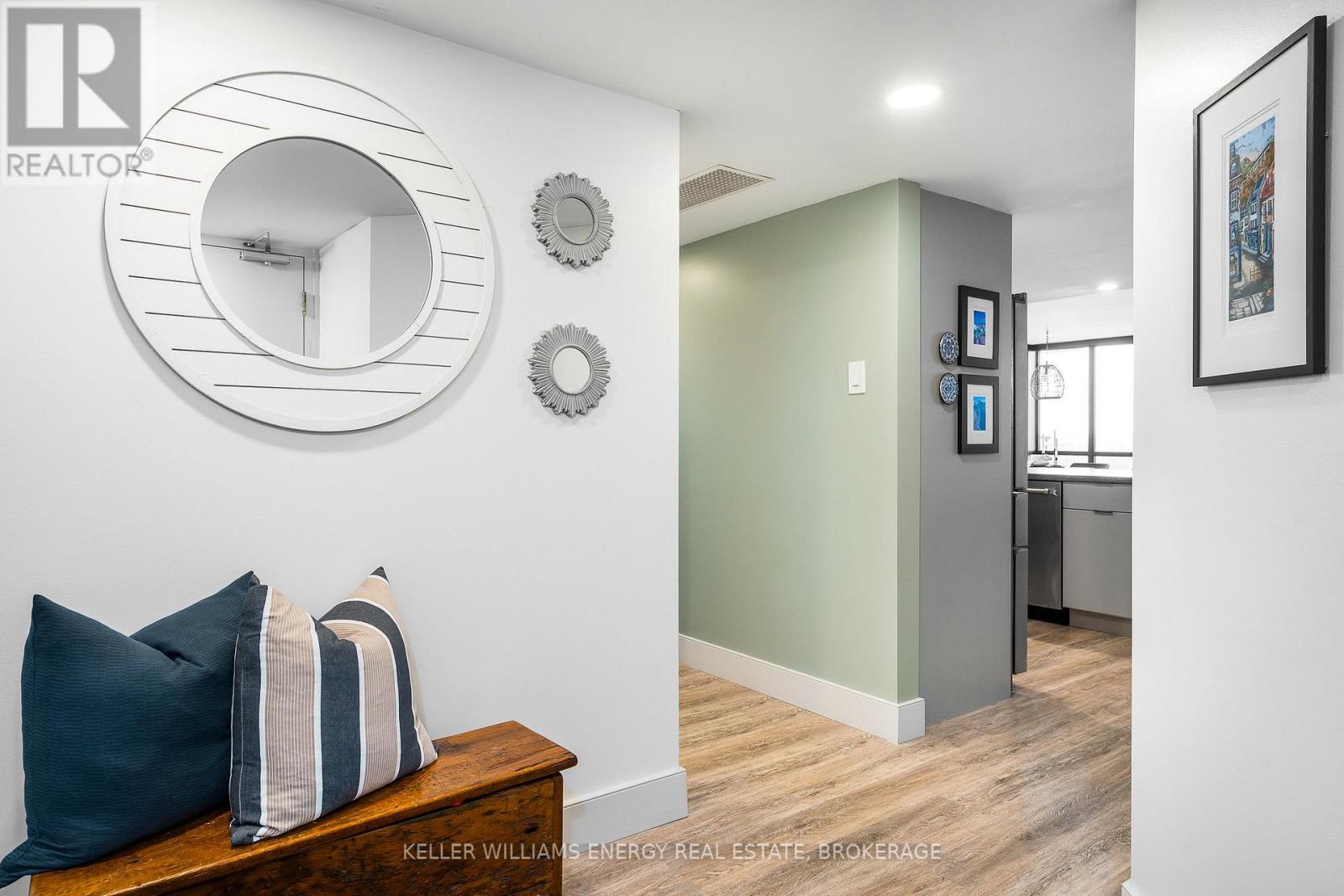 Property at 901 - 24 RAMBLINGS WAY image 4