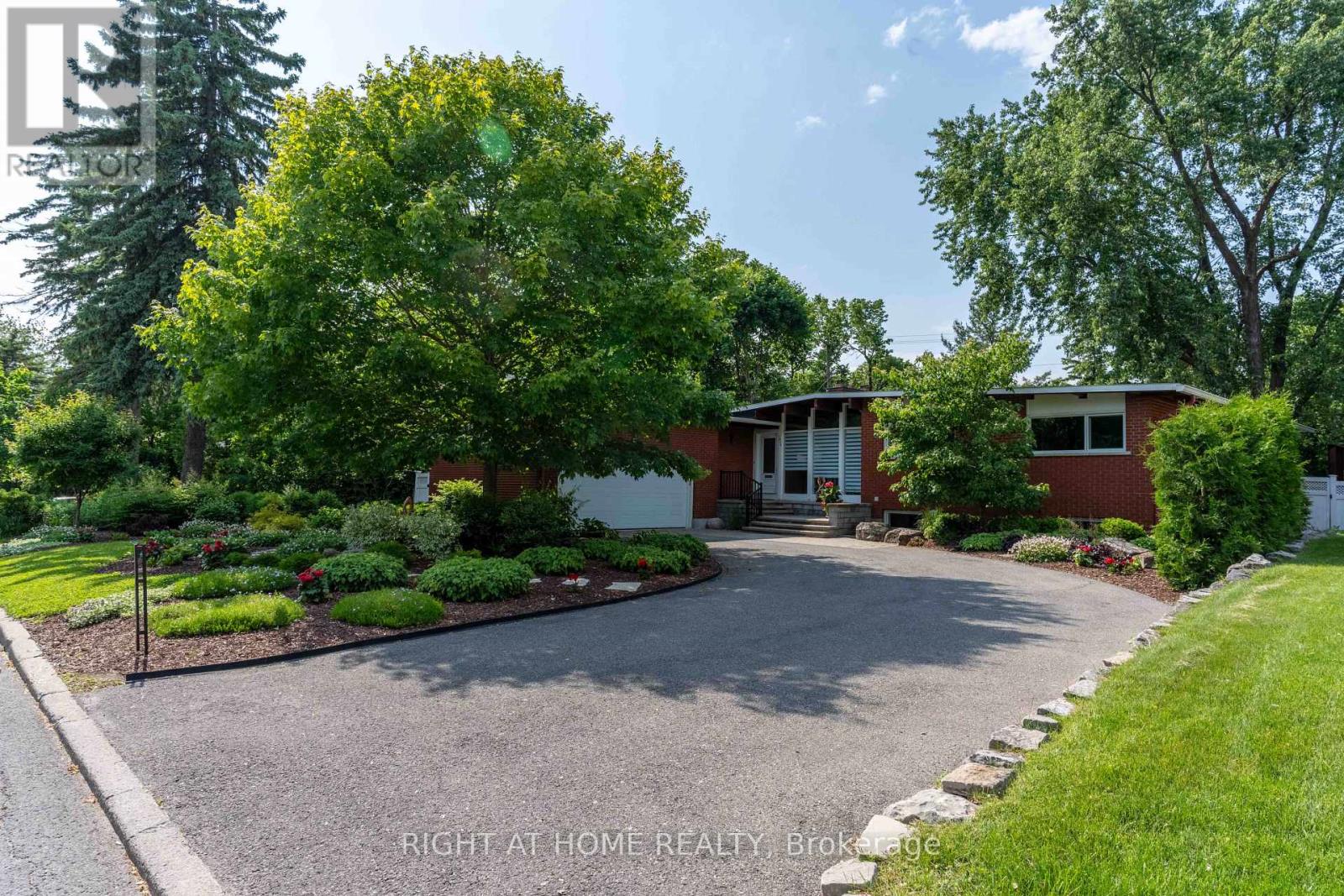 1054 Castle Hill Crescent, Ottawa, Ontario  K2C 2A8 - Photo 2 - X12214813
