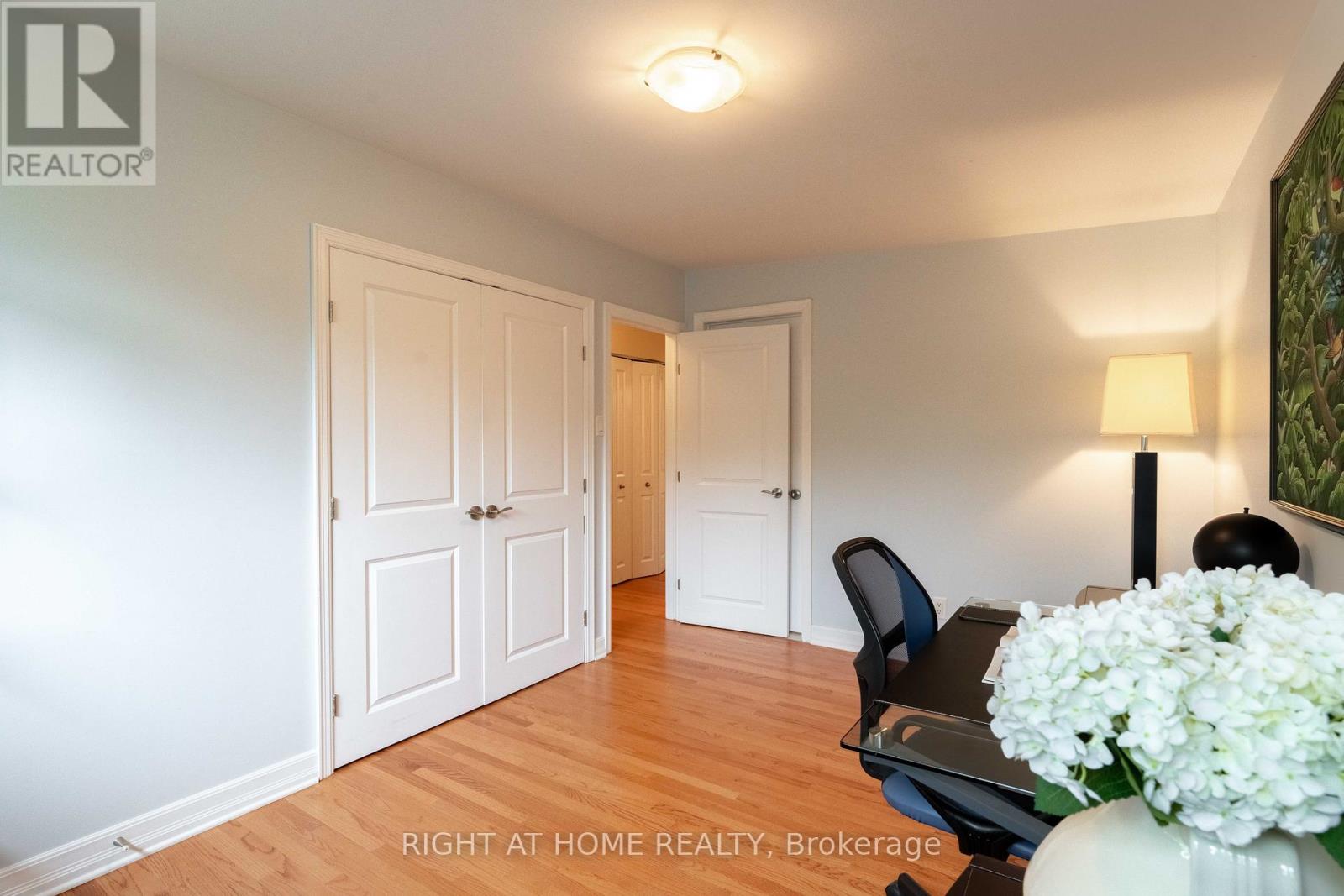 1054 Castle Hill Crescent, Ottawa, Ontario  K2C 2A8 - Photo 24 - X12214813