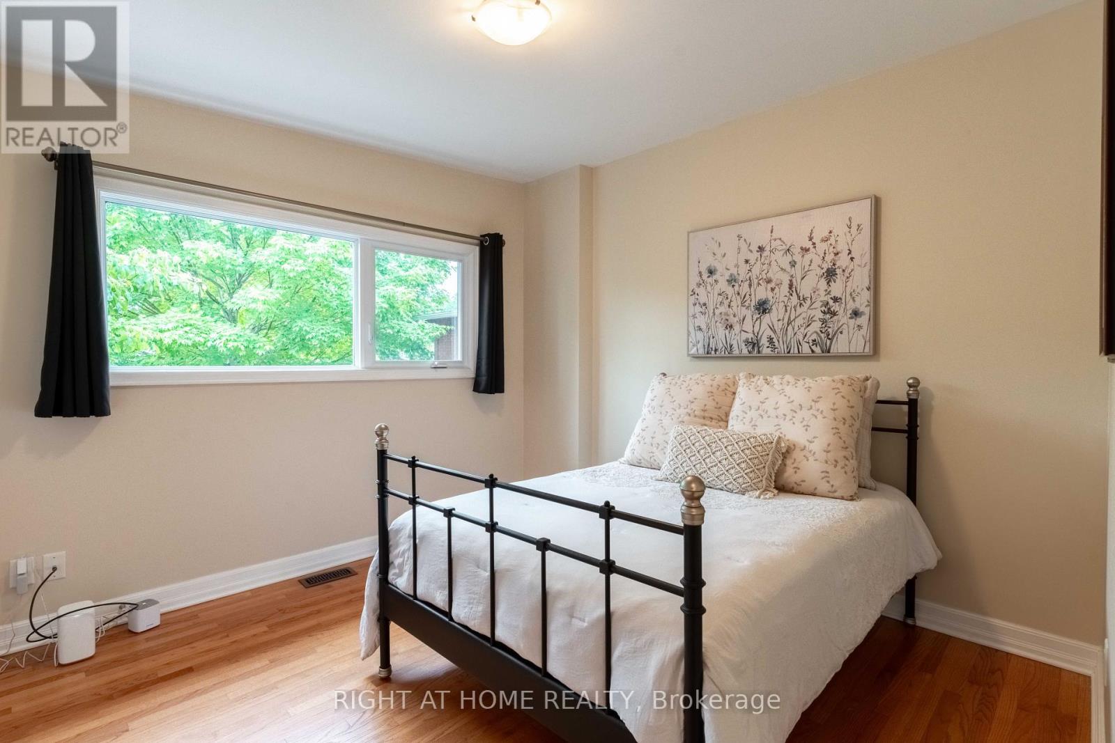 1054 Castle Hill Crescent, Ottawa, Ontario  K2C 2A8 - Photo 26 - X12214813