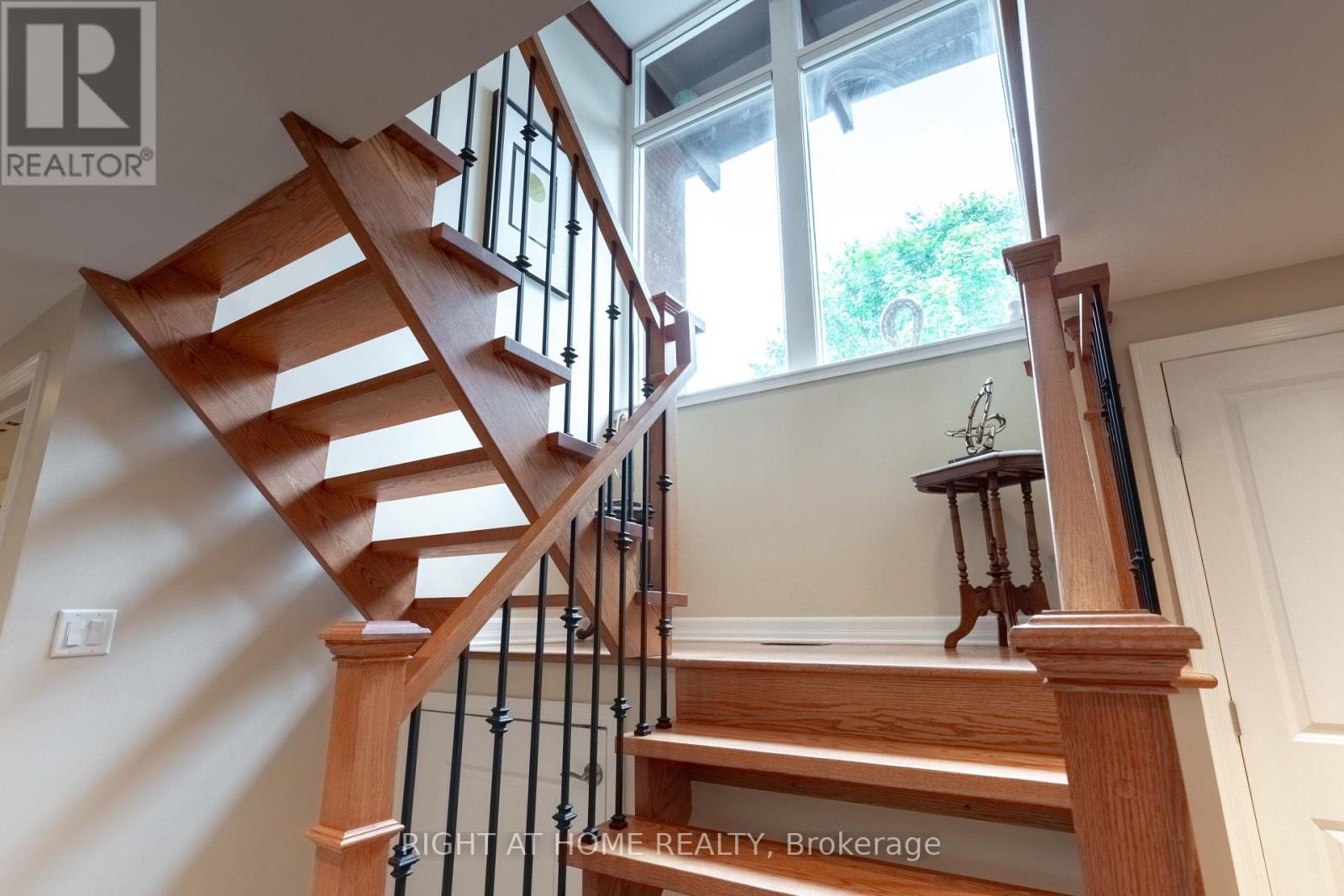1054 Castle Hill Crescent, Ottawa, Ontario  K2C 2A8 - Photo 28 - X12214813