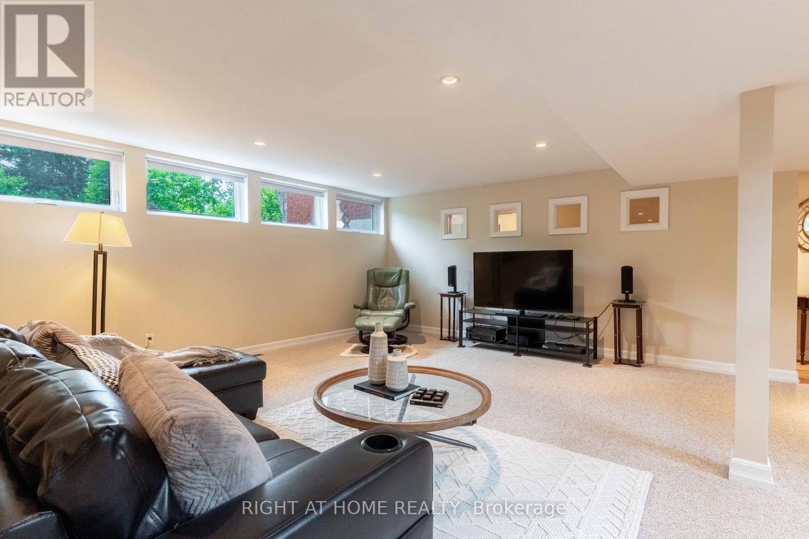 1054 Castle Hill Crescent, Ottawa, Ontario  K2C 2A8 - Photo 31 - X12214813
