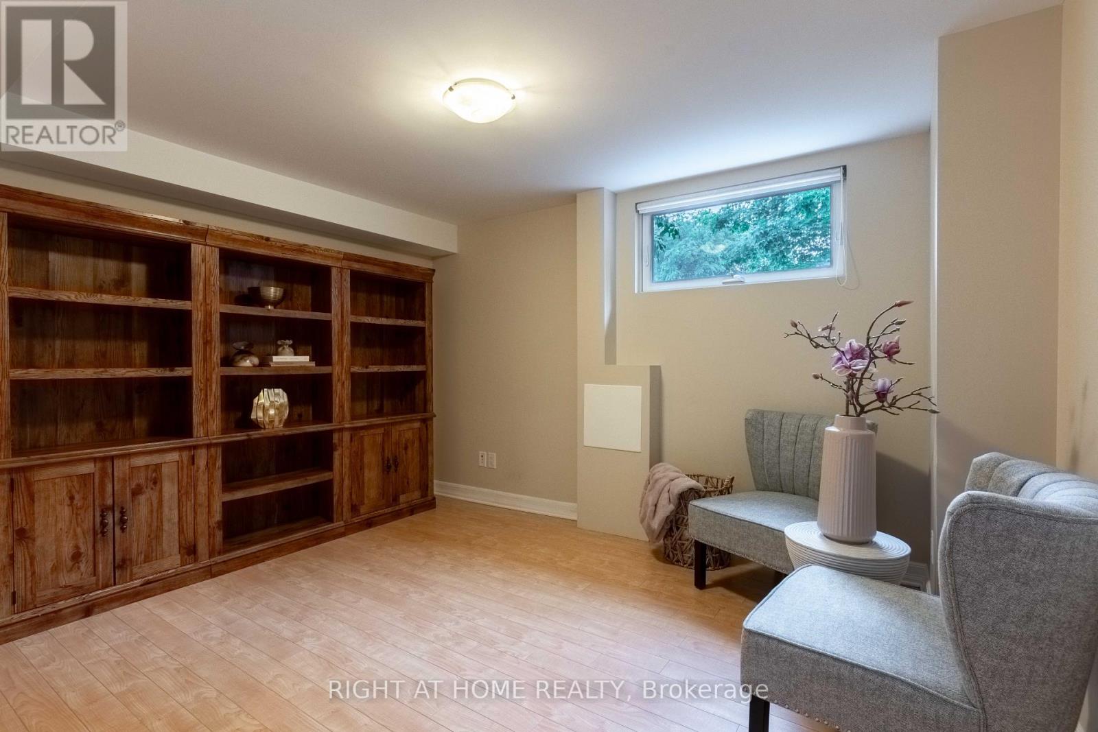 1054 Castle Hill Crescent, Ottawa, Ontario  K2C 2A8 - Photo 35 - X12214813
