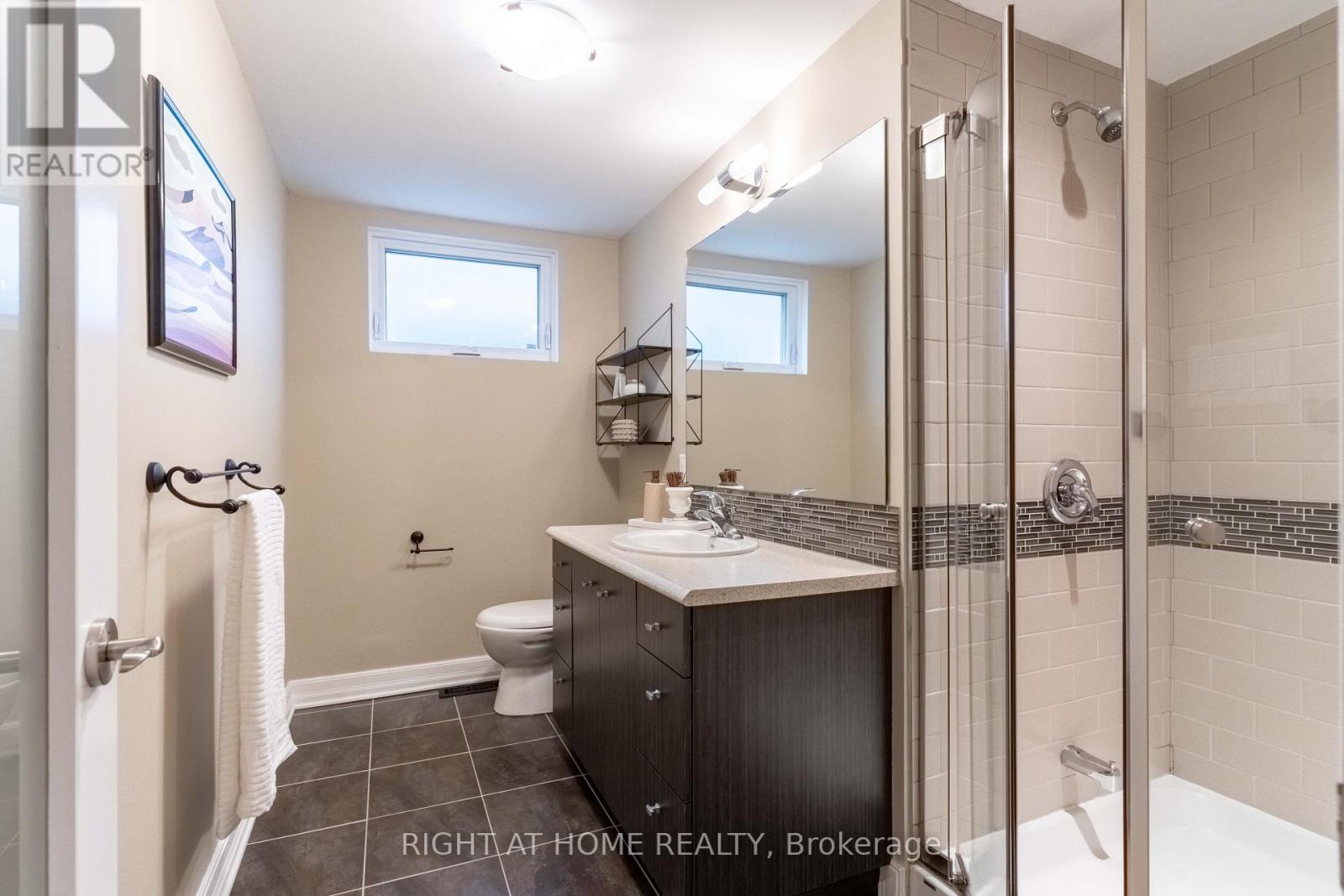 1054 Castle Hill Crescent, Ottawa, Ontario  K2C 2A8 - Photo 37 - X12214813