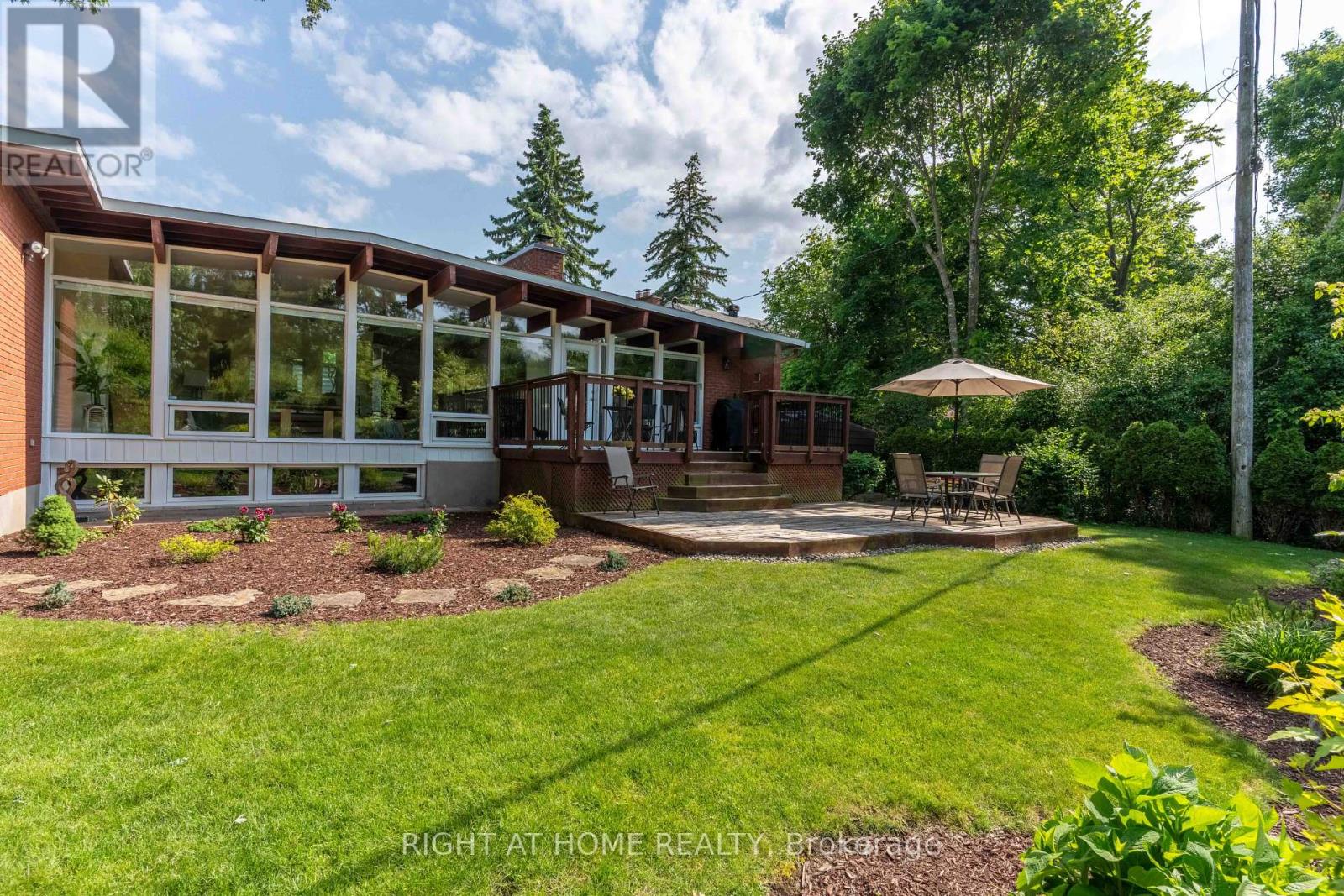 1054 Castle Hill Crescent, Ottawa, Ontario  K2C 2A8 - Photo 43 - X12214813