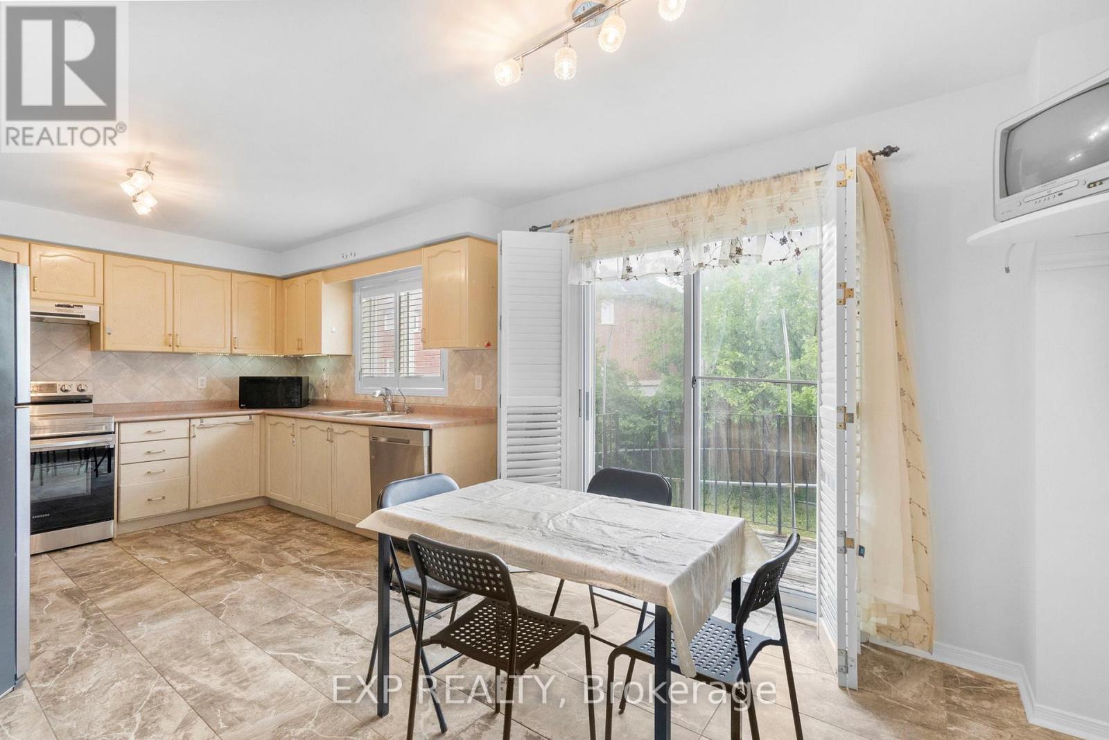 10 Breezeway Crescent, Richmond Hill, Ontario  L4S 1V7 - Photo 8 - N12214825