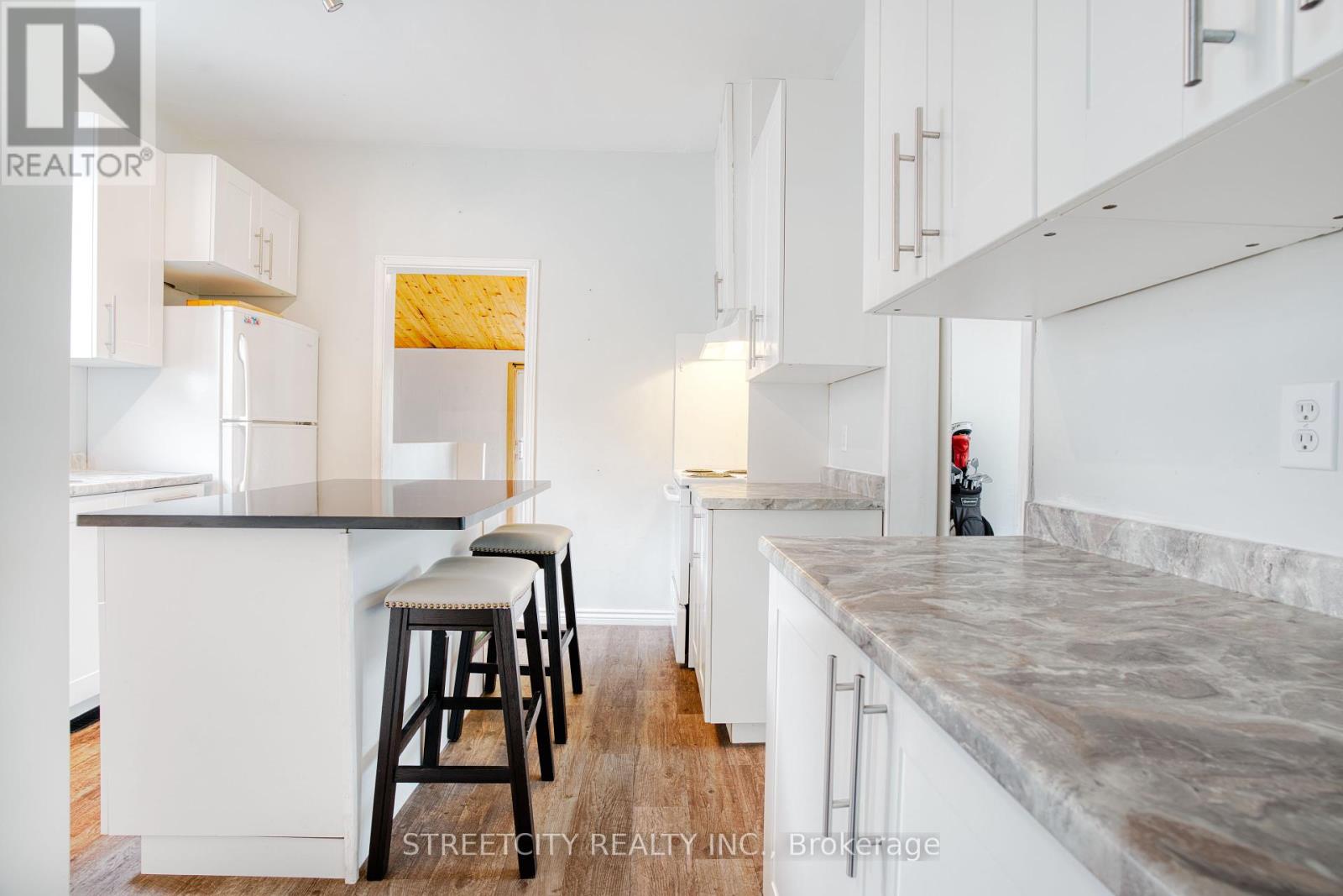 Photo 11 of 32 for 11 Pegler Street