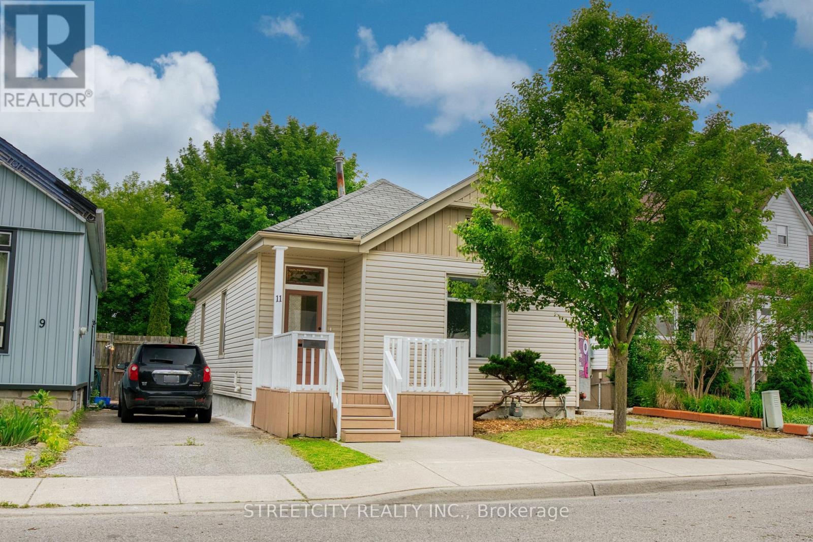 Photo 3 of 32 for 11 Pegler Street