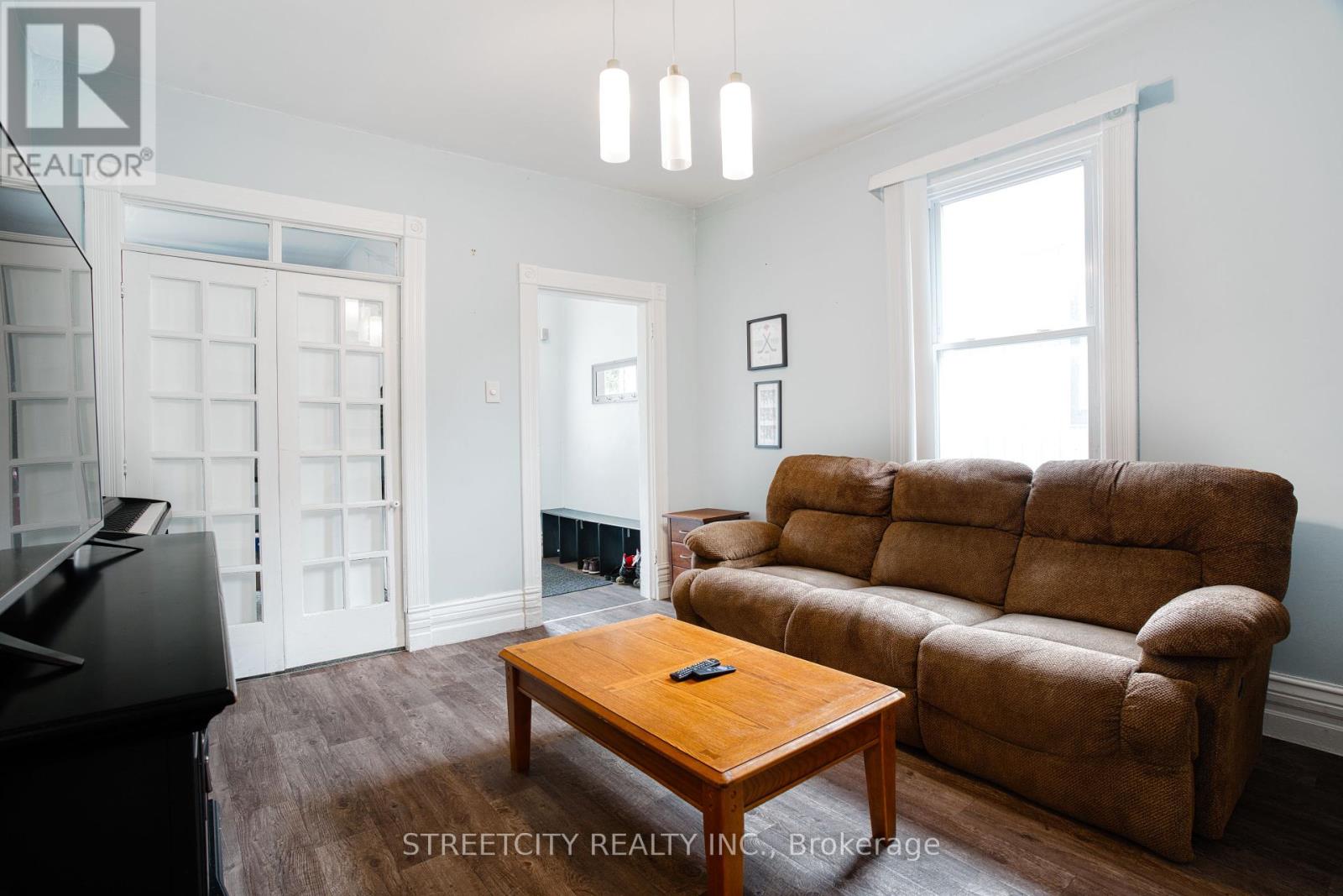 Photo 6 of 32 for 11 Pegler Street