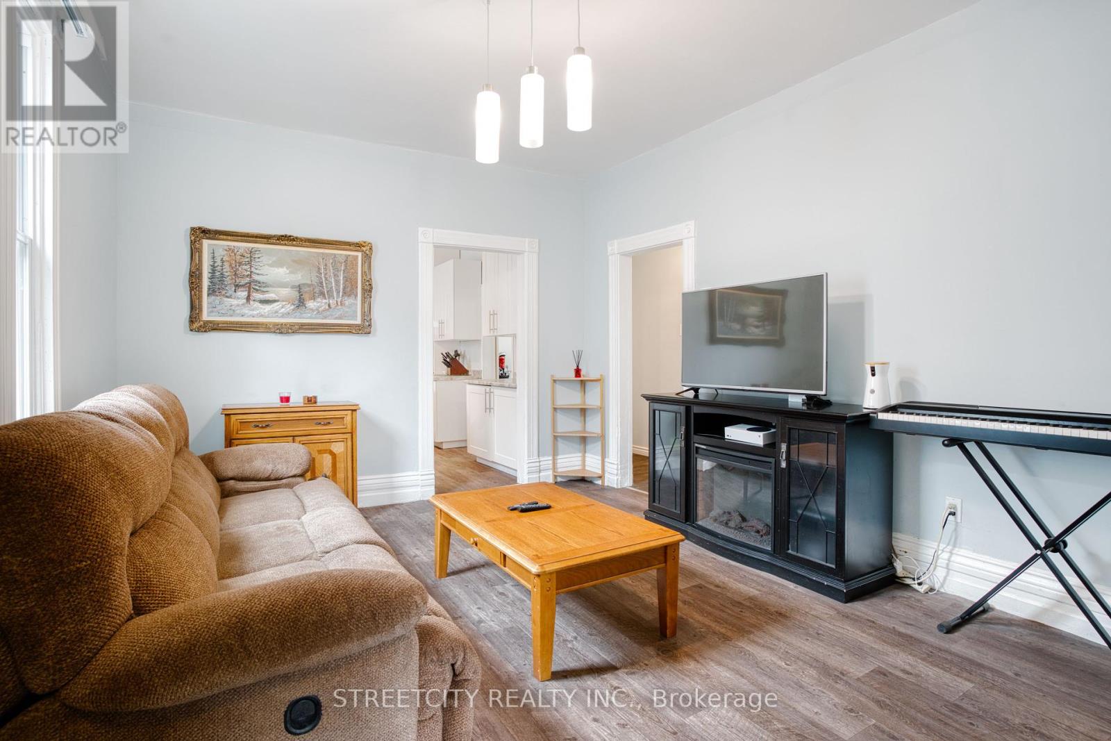 Photo 8 of 32 for 11 Pegler Street