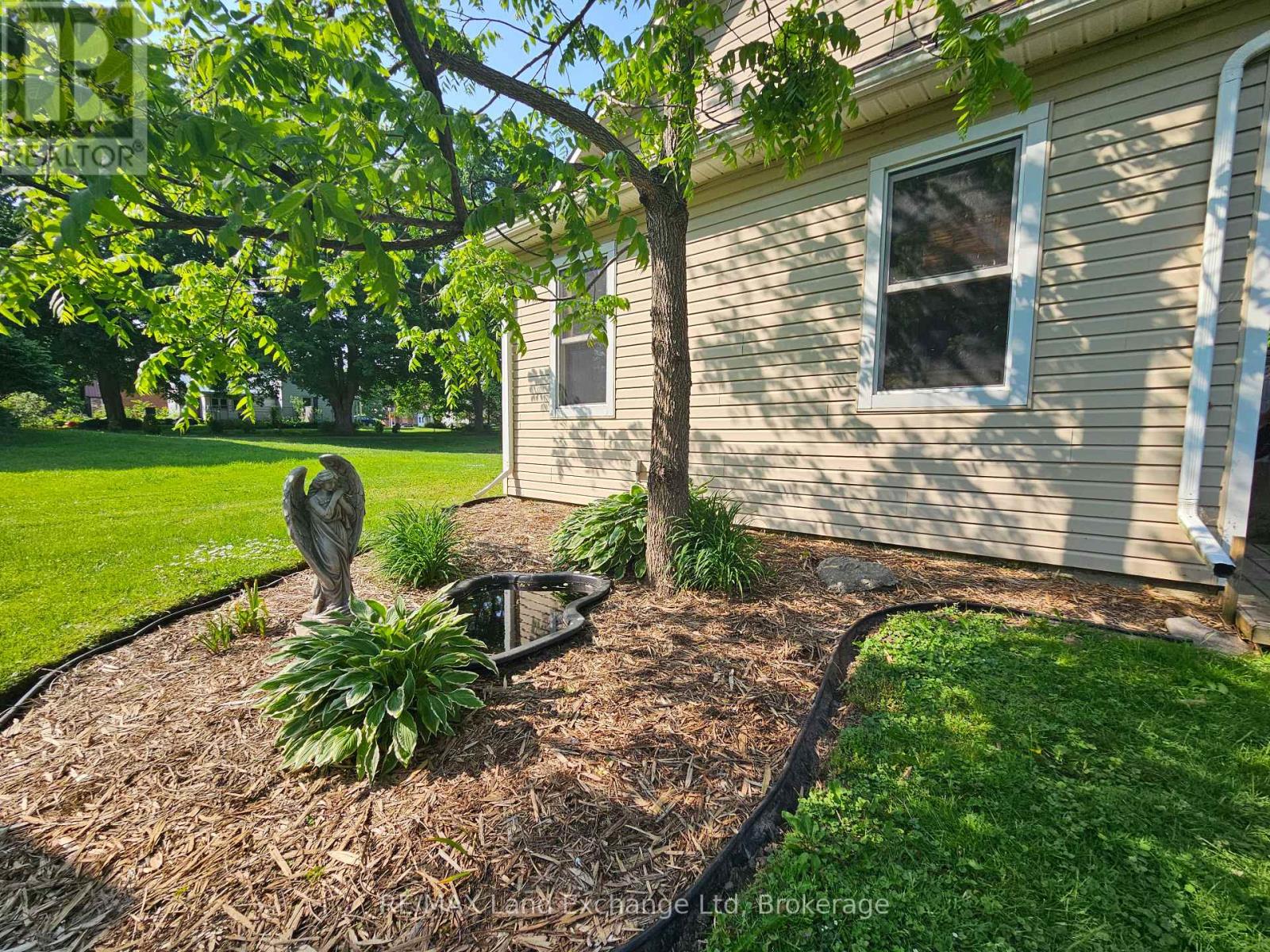 1061 Howick Street, Howick, Ontario  N0G 2X0 - Photo 10 - X12214861