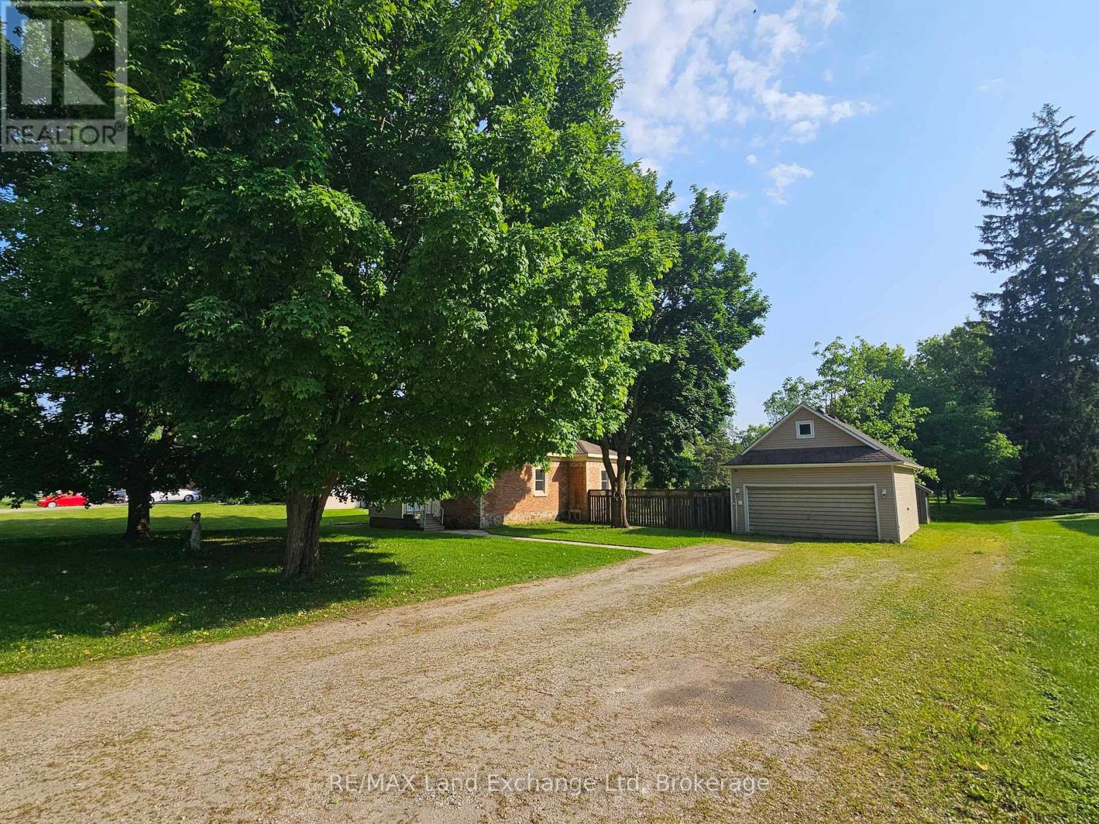 1061 Howick Street, Howick, Ontario  N0G 2X0 - Photo 11 - X12214861