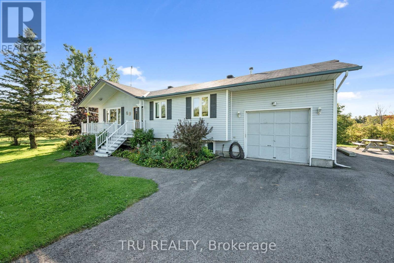 1668 Groves Road, Russell, Ontario  K4R 1E5 - Photo 6 - X12214860