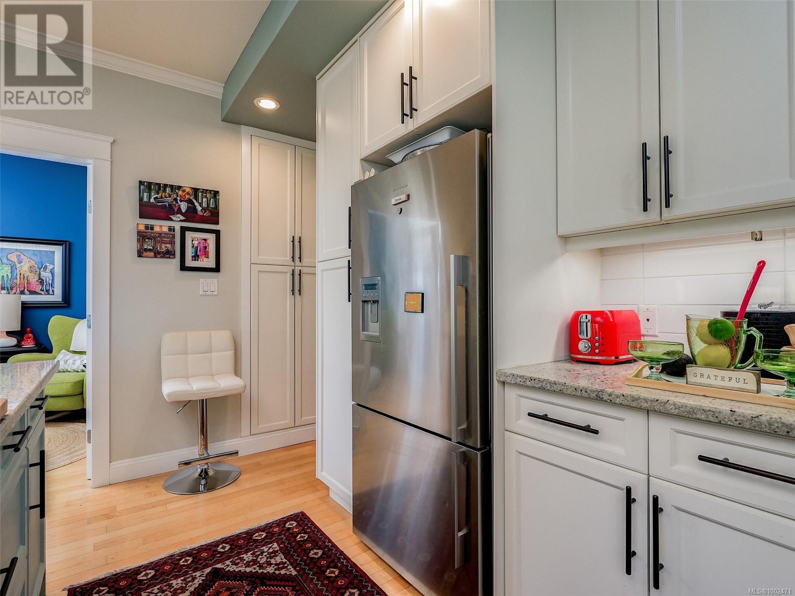 3 9 Moss St, Victoria, British Columbia  V8V 4L7 - Photo 11 - 1002471