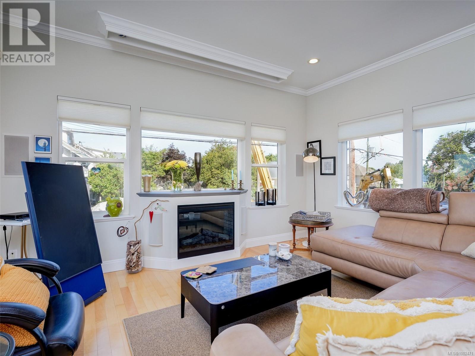 3 9 Moss St, Victoria, British Columbia  V8V 4L7 - Photo 2 - 1002471