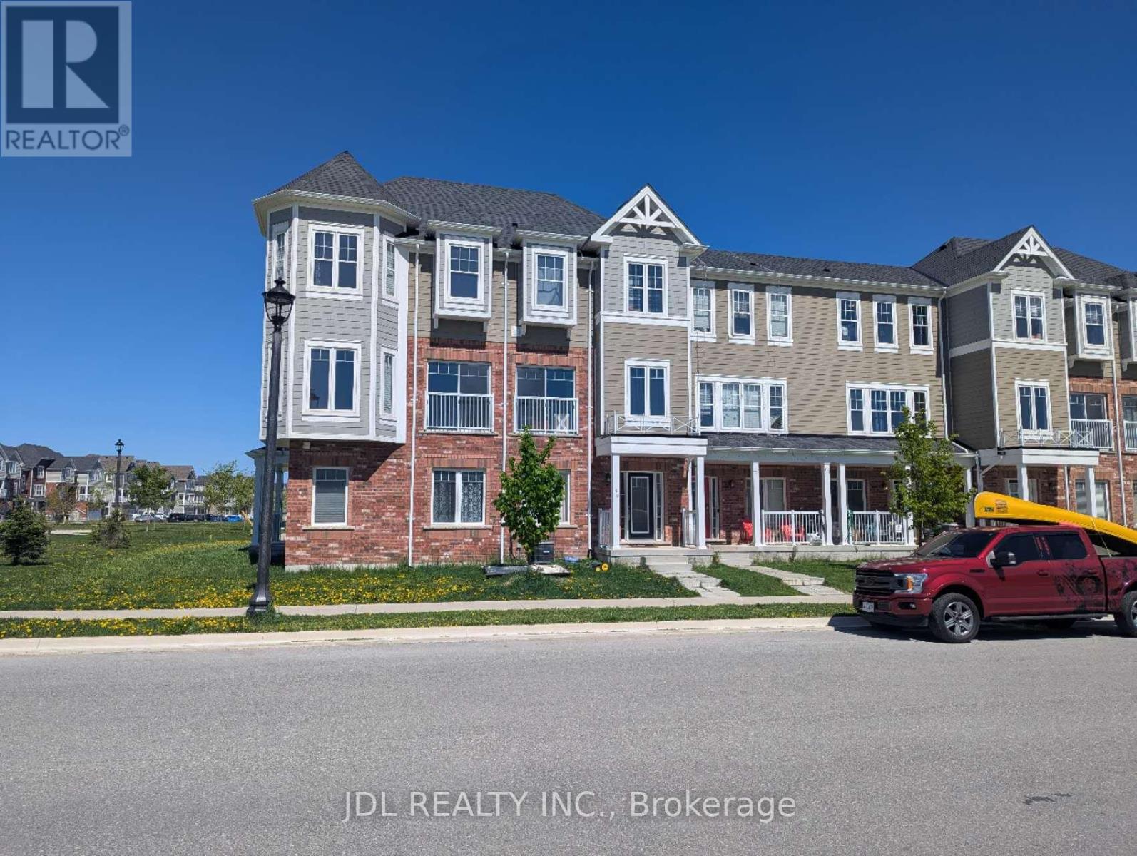40 Village Gate Drive, Wasaga Beach, Ontario  L9Z 0J7 - Photo 2 - S12214865
