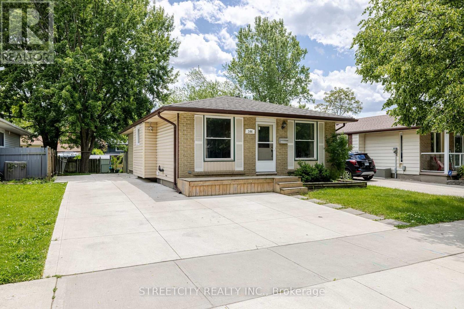 Photo 2 of 32 for 144 Lacey Crescent