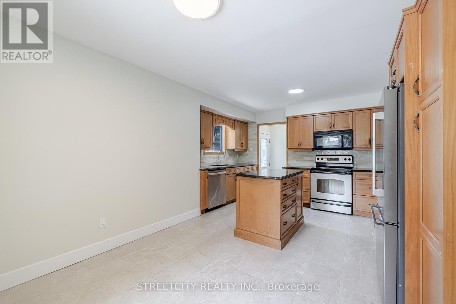 Photo 7 of 32 for 144 Lacey Crescent