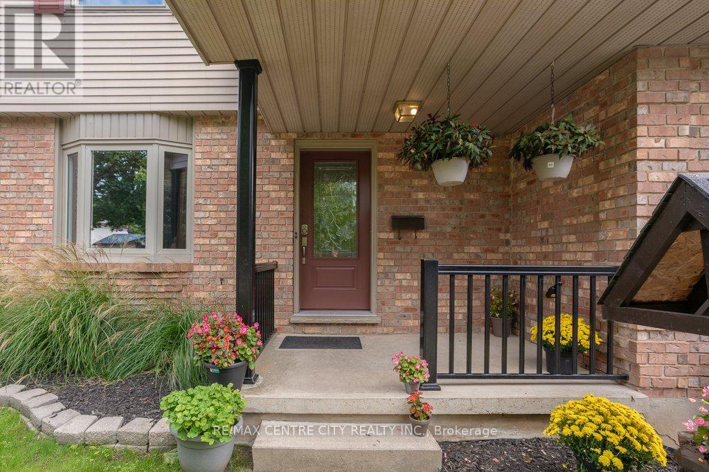 Photo 3 of 28 for 67 Farmington Avenue