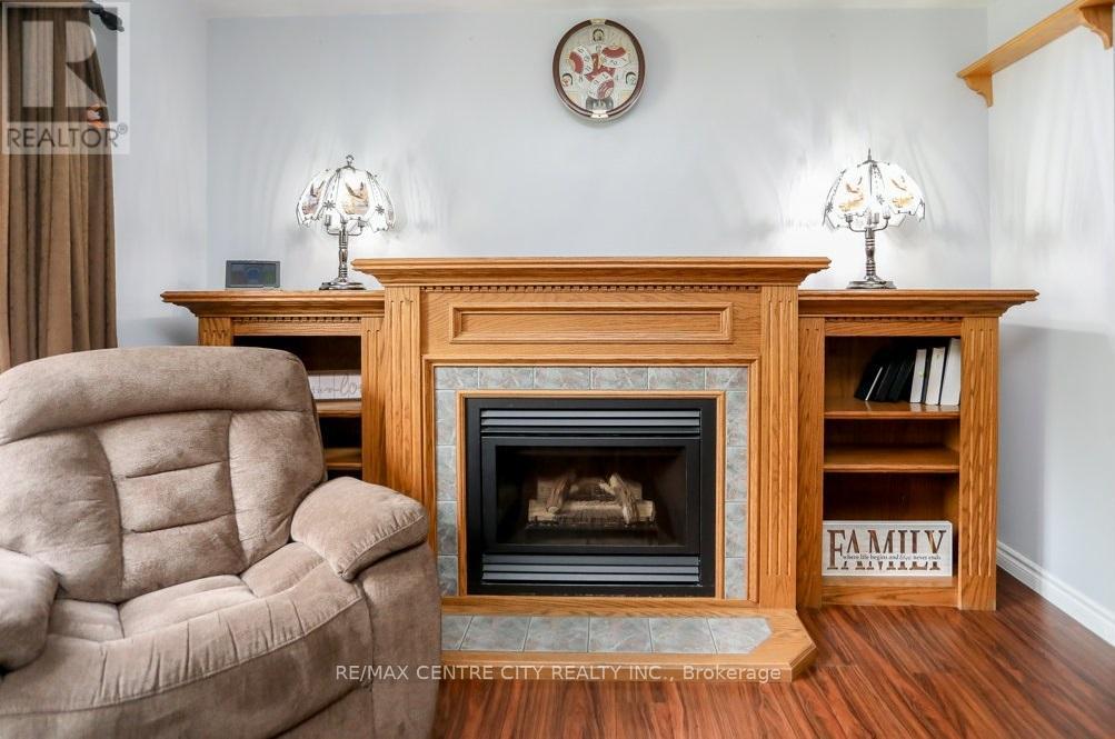 Photo 4 of 28 for 67 Farmington Avenue