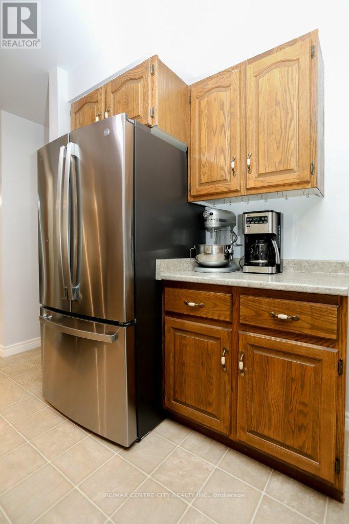 Photo 8 of 28 for 67 Farmington Avenue