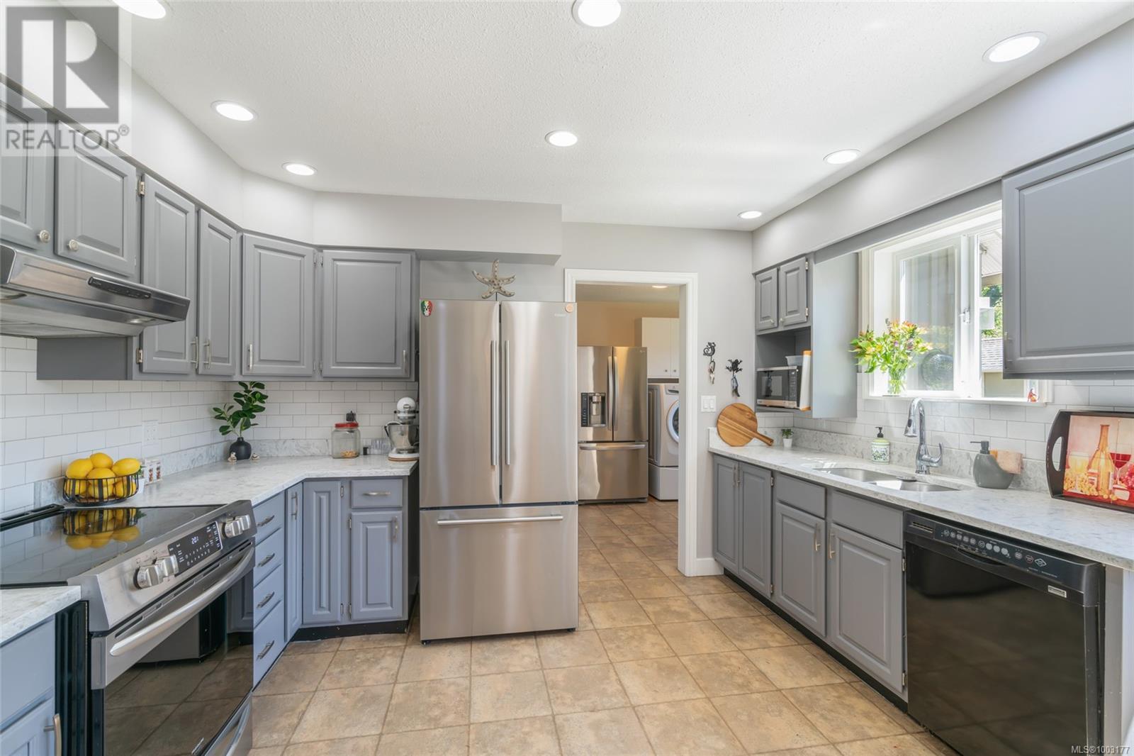 1800 Craig Dr, Nanoose Bay, British Columbia  V0R 2R0 - Photo 4 - 1003177