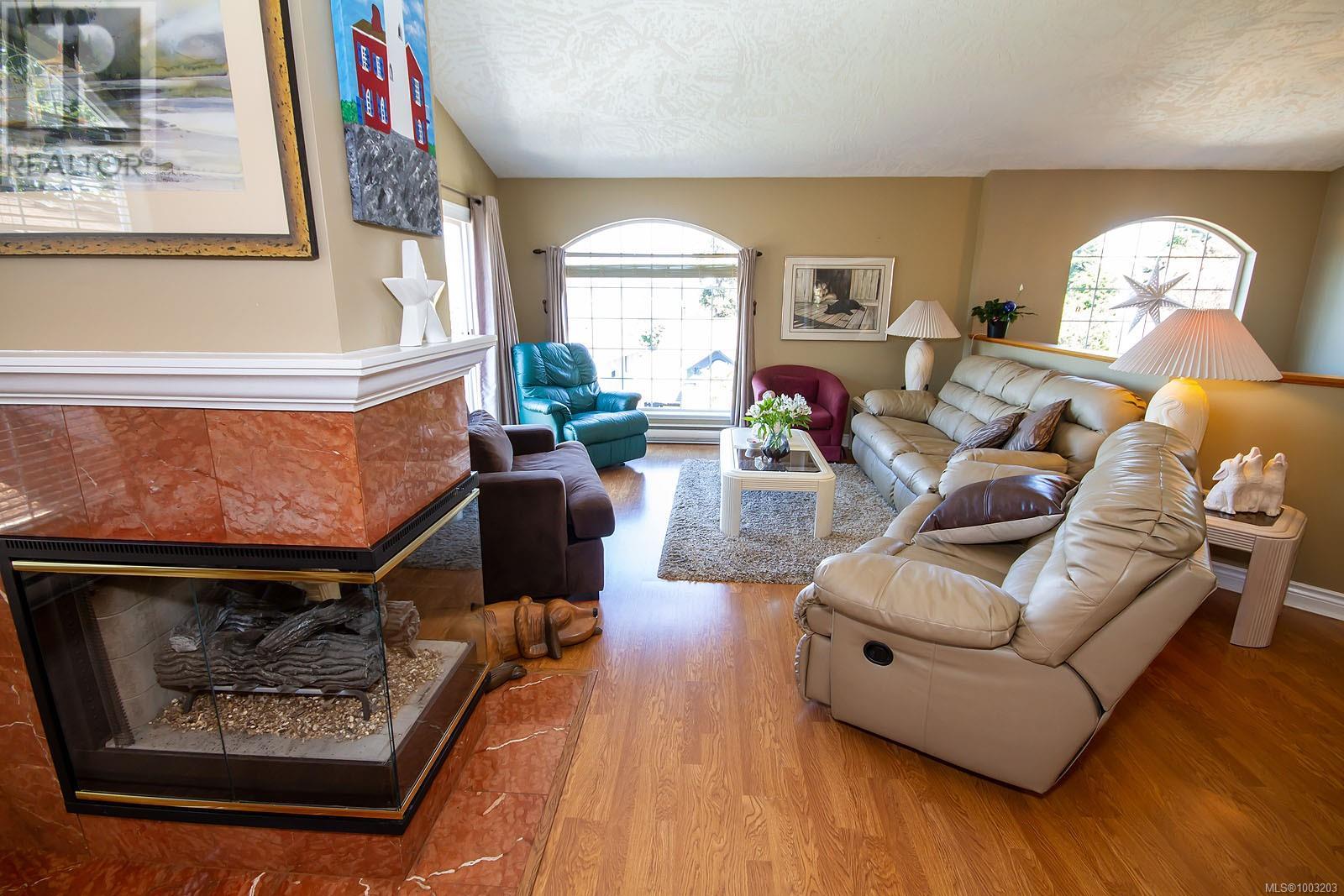 2 709 Luscombe Pl, Esquimalt, British Columbia  V9A 7L6 - Photo 12 - 1003203