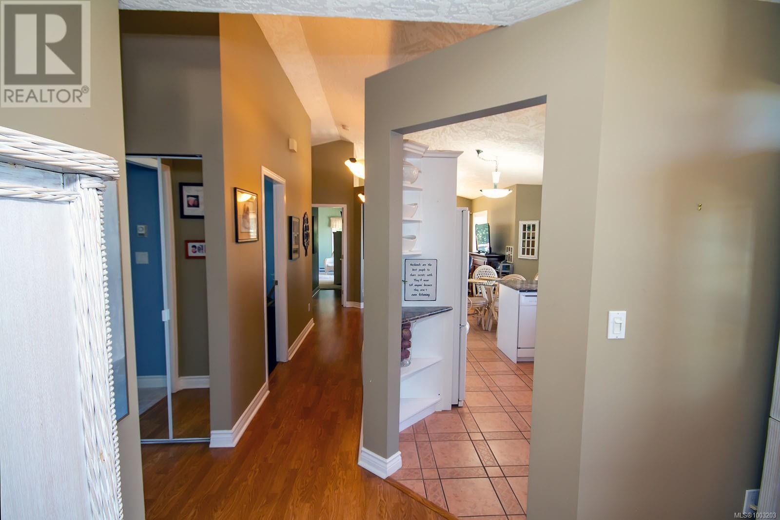2 709 Luscombe Pl, Esquimalt, British Columbia  V9A 7L6 - Photo 20 - 1003203