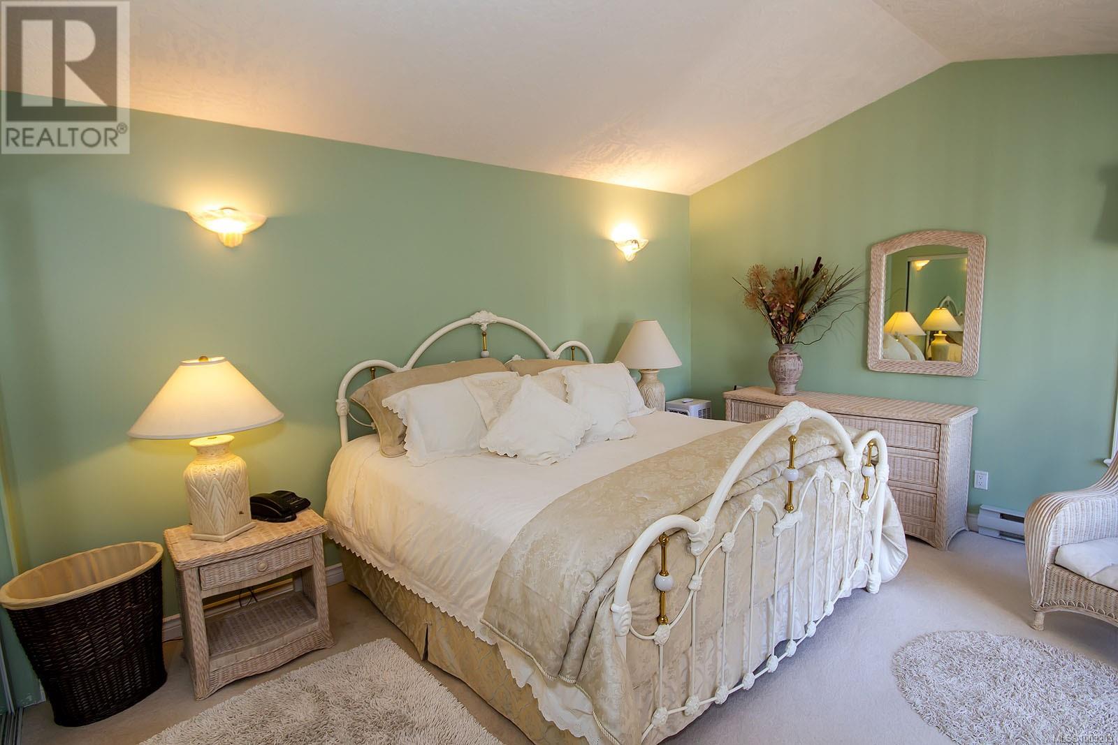 2 709 Luscombe Pl, Esquimalt, British Columbia  V9A 7L6 - Photo 21 - 1003203