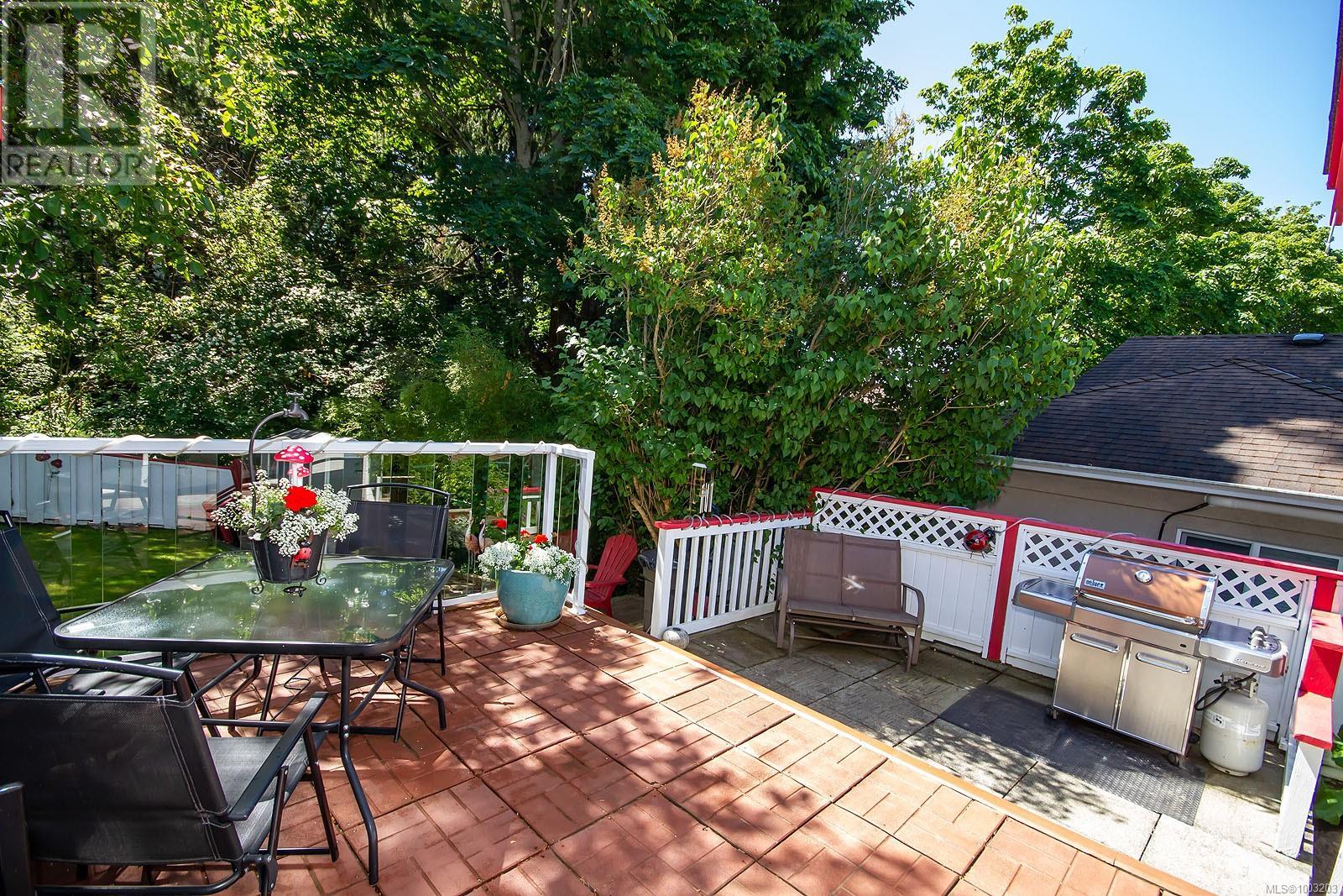 2 709 Luscombe Pl, Esquimalt, British Columbia  V9A 7L6 - Photo 26 - 1003203