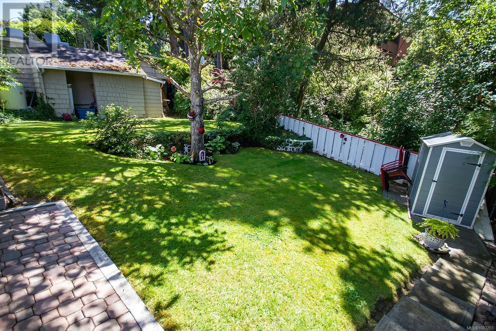 2 709 Luscombe Pl, Esquimalt, British Columbia  V9A 7L6 - Photo 28 - 1003203
