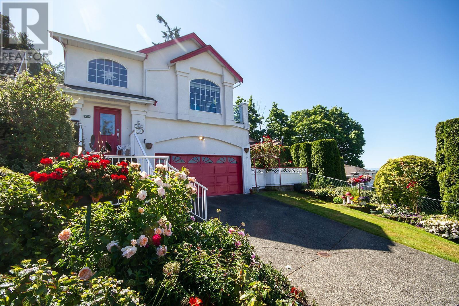 2 709 Luscombe Pl, Esquimalt, British Columbia  V9A 7L6 - Photo 3 - 1003203