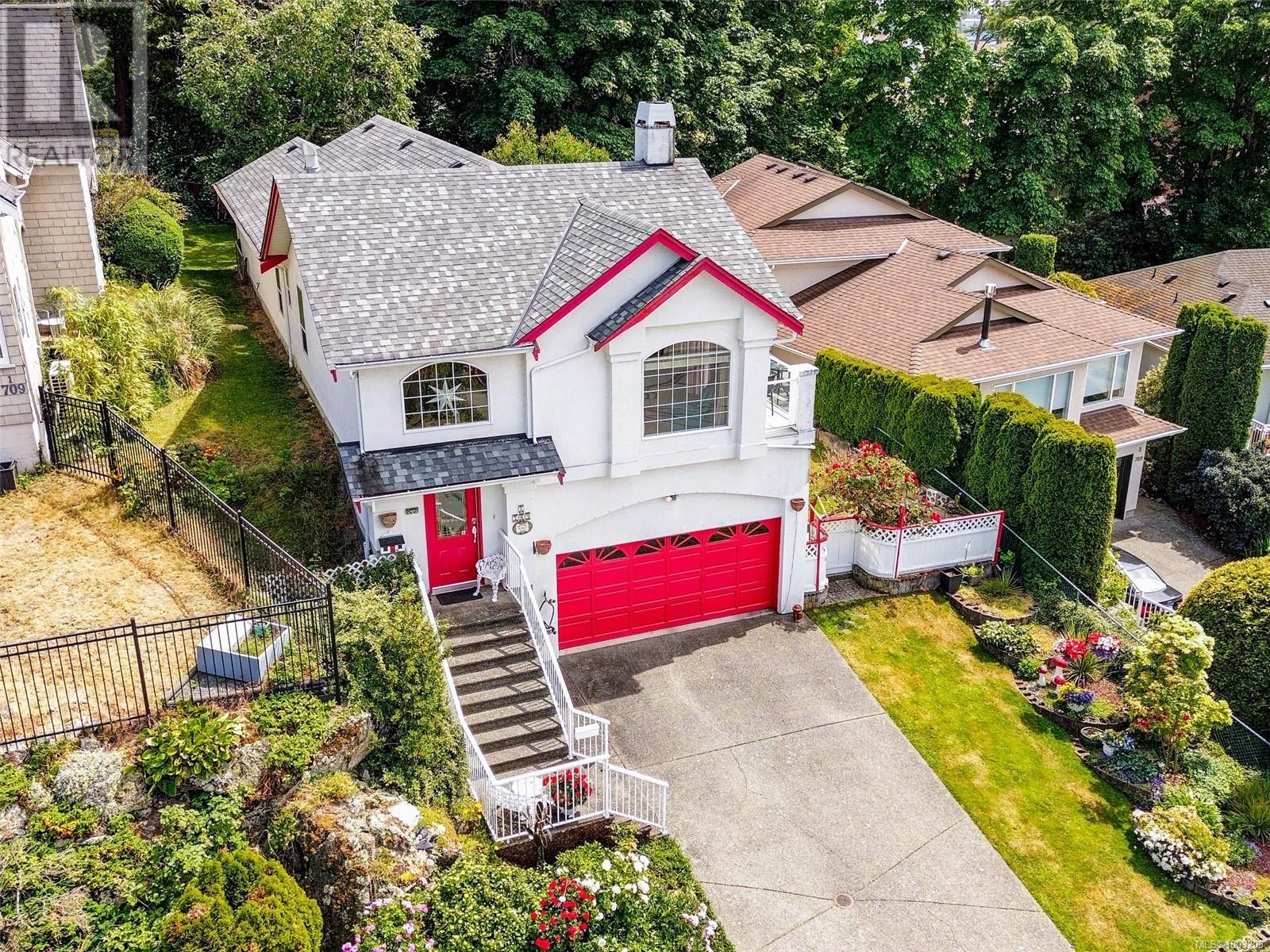 2 709 Luscombe Pl, Esquimalt, British Columbia  V9A 7L6 - Photo 36 - 1003203
