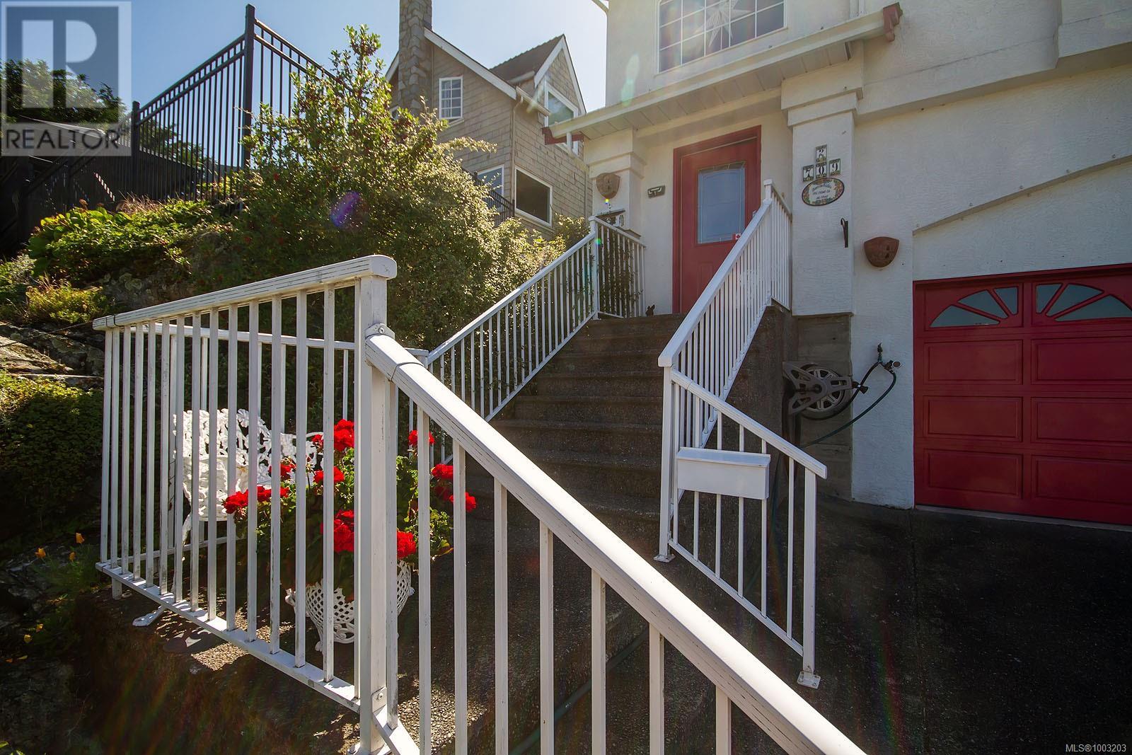 2 709 Luscombe Pl, Esquimalt, British Columbia  V9A 7L6 - Photo 5 - 1003203
