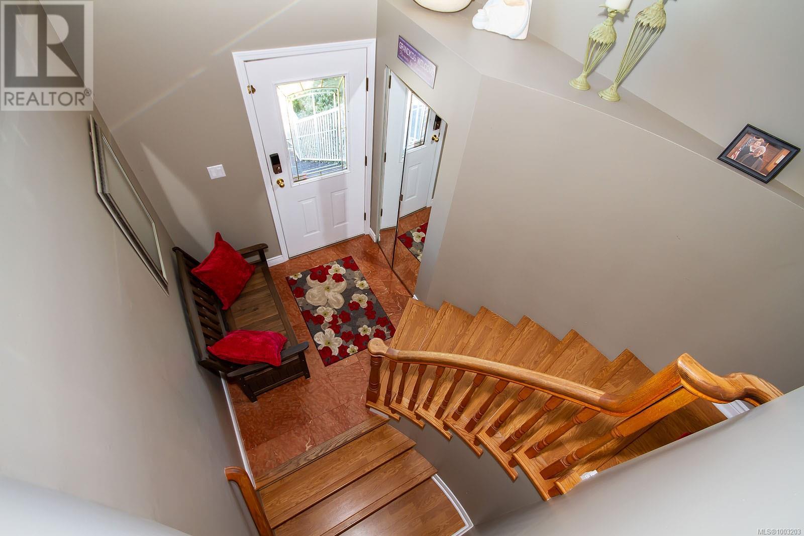 2 709 Luscombe Pl, Esquimalt, British Columbia  V9A 7L6 - Photo 7 - 1003203