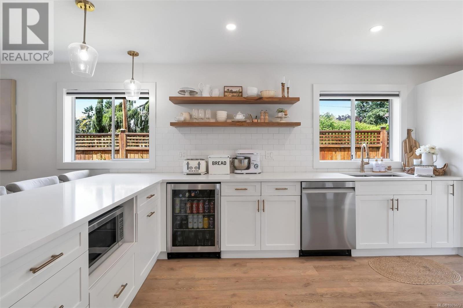 726 Miller Ave, Saanich, British Columbia  V8Z 3C8 - Photo 10 - 1001473